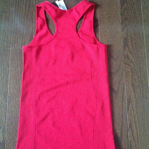 Brand New Deep Red Activewear Top - Picture 3 of 3